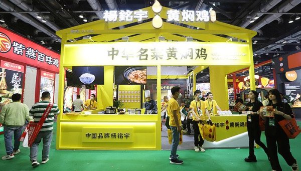 捷元网 杨铭宇黄焖鸡创始人卸任总经理，门店曾因食品安全问题被曝光
